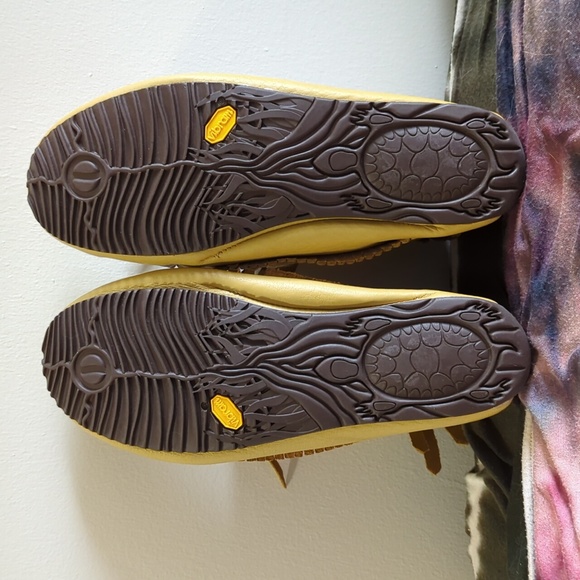 Manitobah Harvester Moccasin Sz L10/M8 - Picture 6 of 7